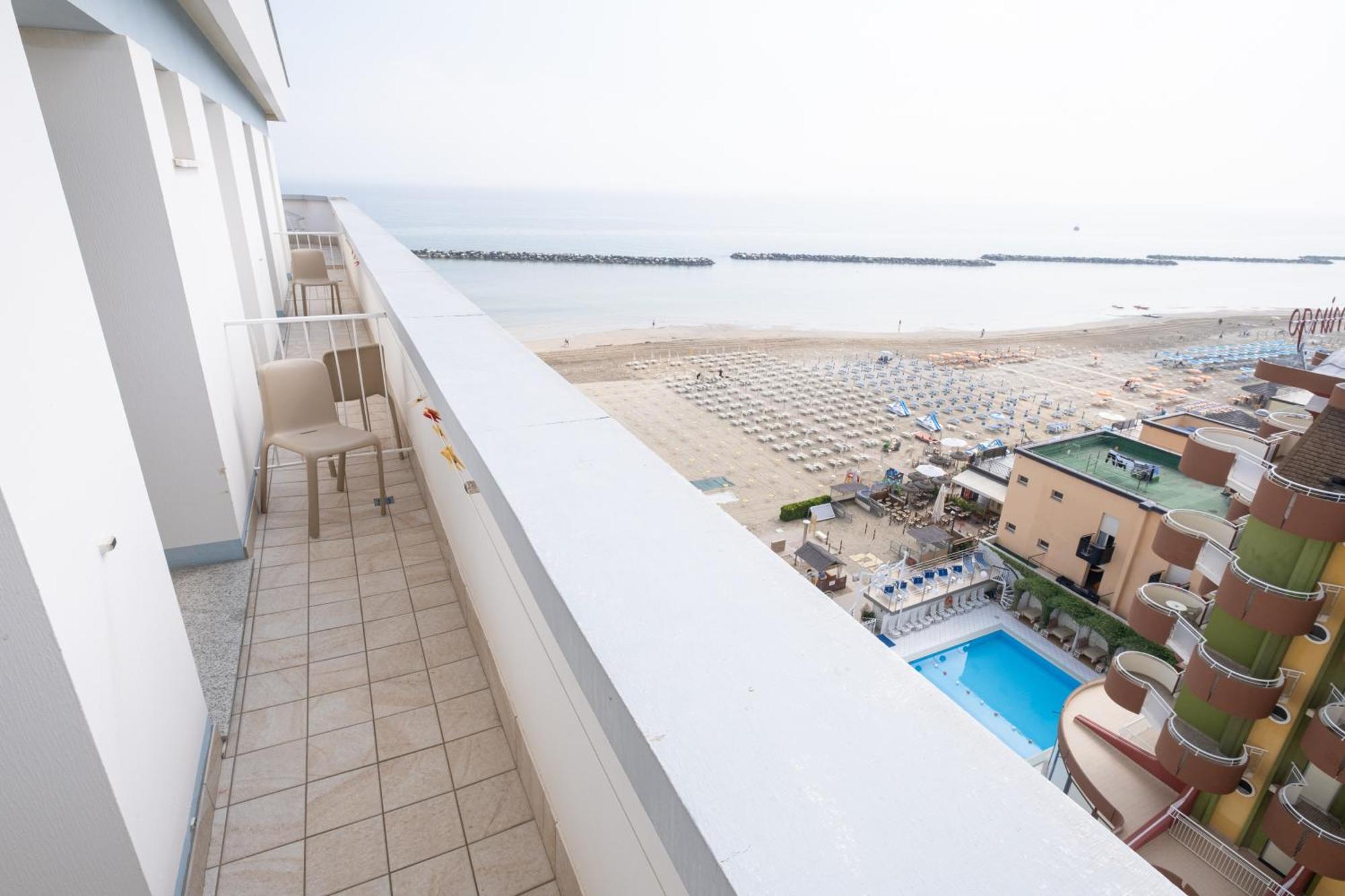 Hotel Capitol Gatteo a Mare Ngoại thất bức ảnh