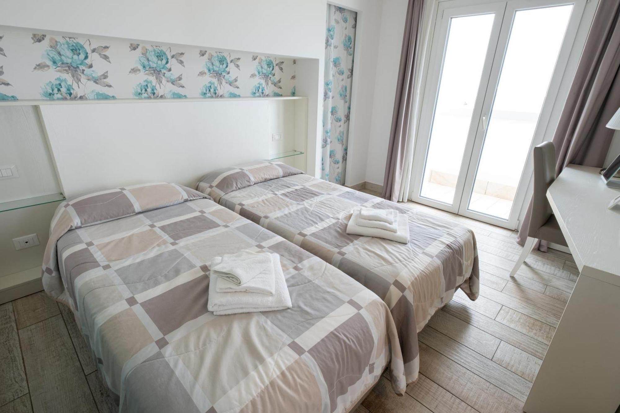Hotel Capitol Gatteo a Mare Ngoại thất bức ảnh